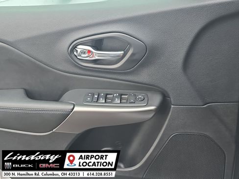 Used 2019 Jeep Cherokee Latitude w/ Cold Weather Group image 21