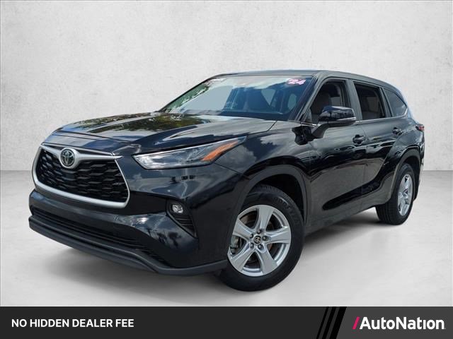 Used 2024 Toyota Highlander LE FWD image 1