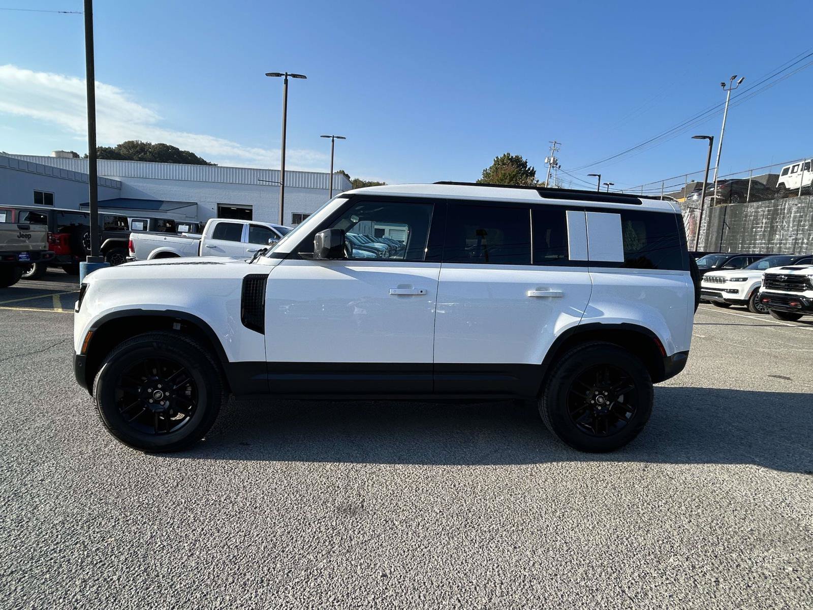 Used 2025 Land Rover Defender 110 S AWD/4WD image 4