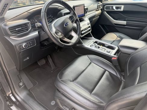 Used 2021 Ford Explorer XLT w/ Equipment Group 202A AWD/4WD image 9
