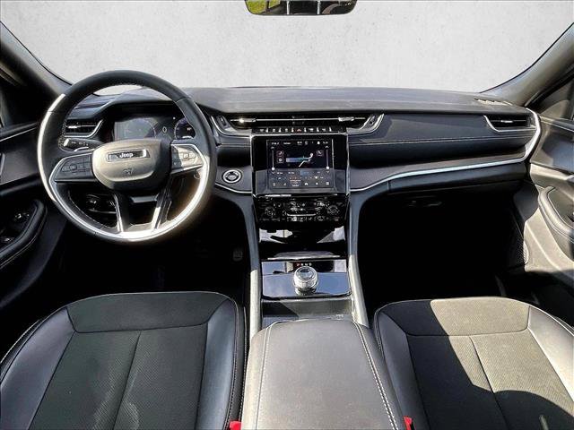 Used 2025 Jeep Grand Cherokee Altitude RWD image 7