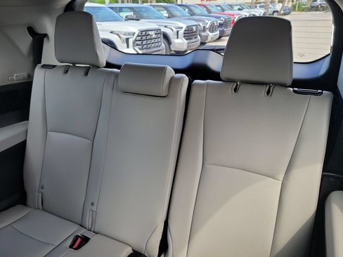 Used 2026 Toyota Grand Highlander FWD image 23