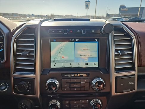 Used 2018 Ford F150 Platinum w/ Equipment Group 701A Luxury image 27