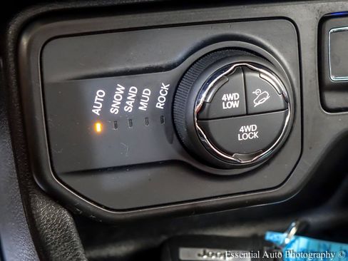 Used 2019 Jeep Renegade Trailhawk w/ Cold Weather Group II AWD/4WD image 23