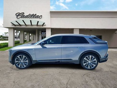 New 2025 Cadillac Lyriq Luxury RWD image 2