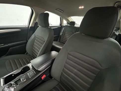 Used 2019 Ford Fusion SE image 25