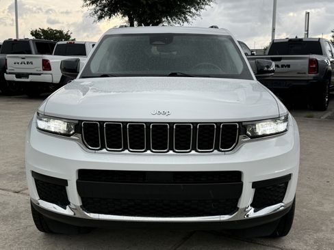 Used 2023 Jeep Grand Cherokee L Laredo RWD image 10