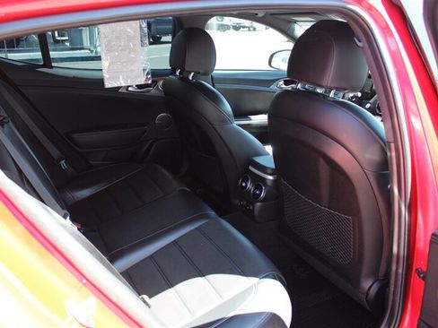 Used 2018 Kia Stinger GT2 AWD/4WD image 31