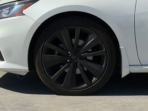 Used 2020 Nissan Altima 2.5 SR w/ Premium Package FWD image 12