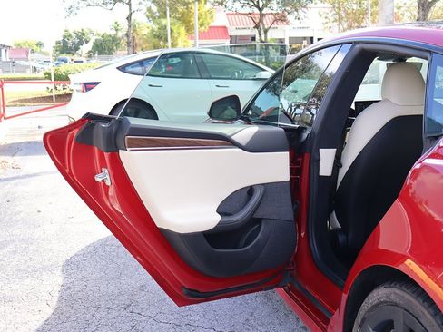 Used 2022 Tesla Model S image 27