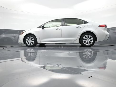 Certified 2022 Toyota Corolla LE FWD image 32