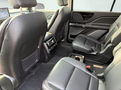 Used 2024 Lincoln Aviator AWD w/ Premium Package image 30