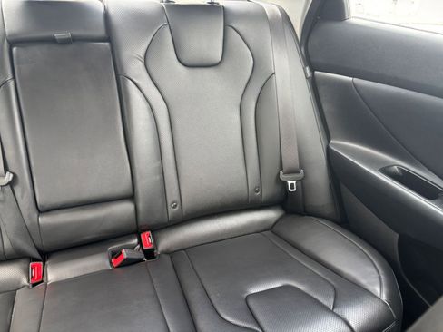 Used 2025 Hyundai Elantra Limited image 33