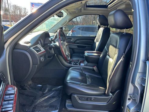 Used 2013 Cadillac Escalade Premium image 27