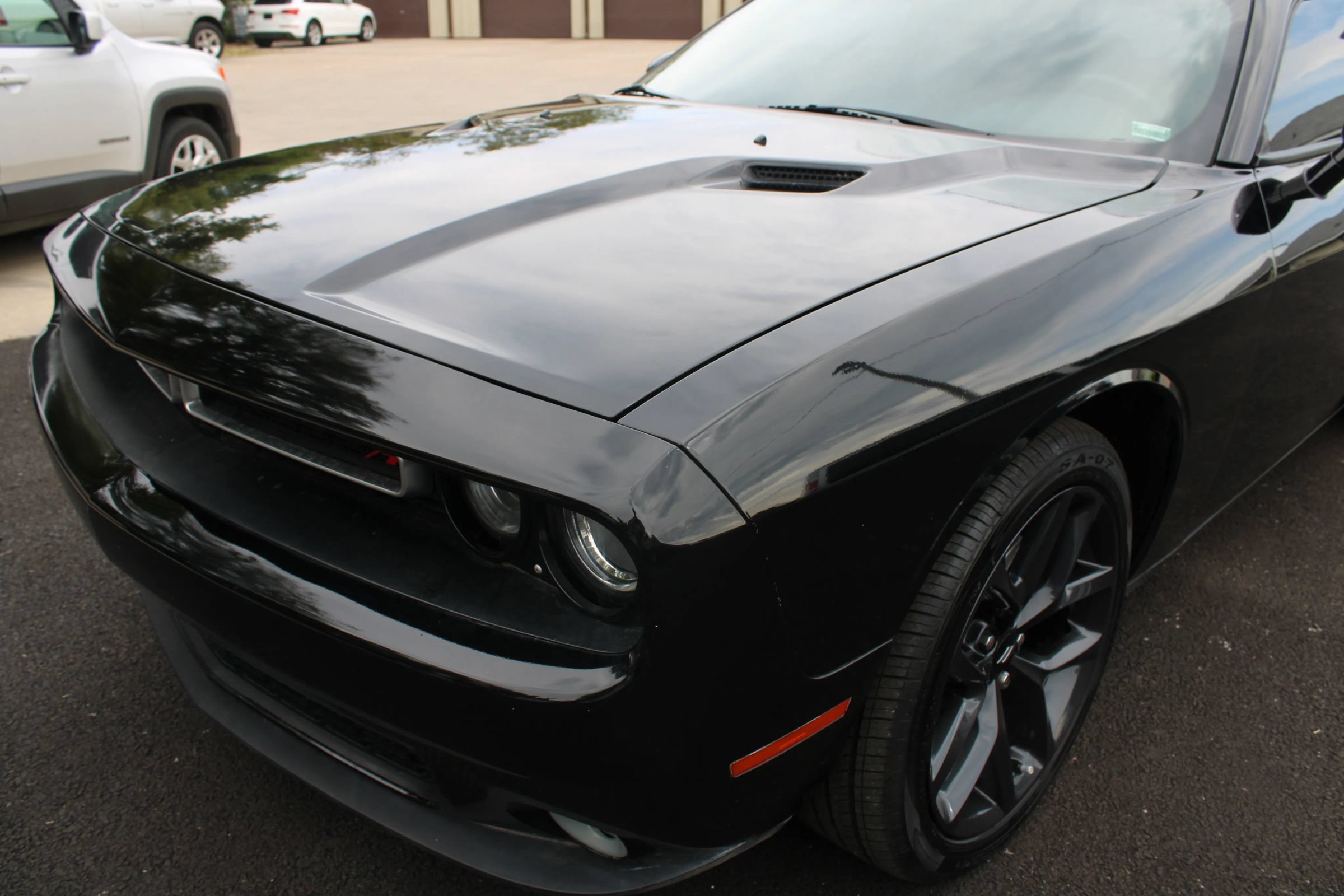 Used 2019 Dodge Challenger SXT w/ Blacktop Package RWD image 3