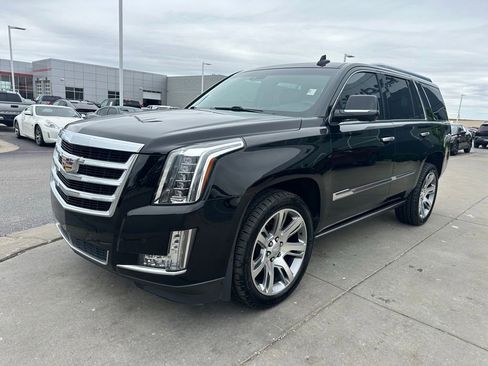 Used 2016 Cadillac Escalade Premium AWD/4WD image 4
