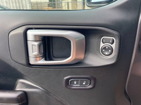 Used 2018 Jeep Wrangler Unlimited Sport AWD/4WD image 26