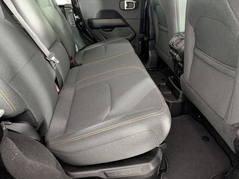 Used 2025 Jeep Wrangler Unlimited Sahara image 28