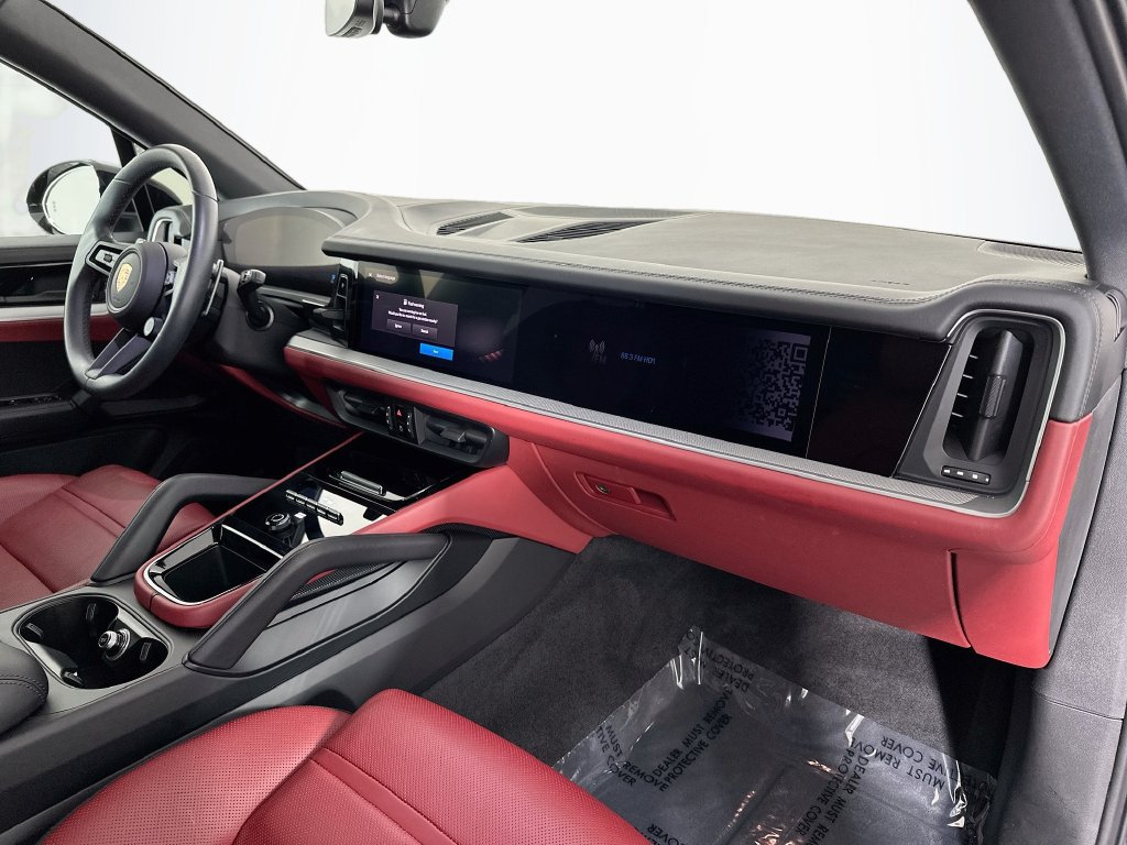 Certified 2025 Porsche Cayenne AWD/4WD image 30