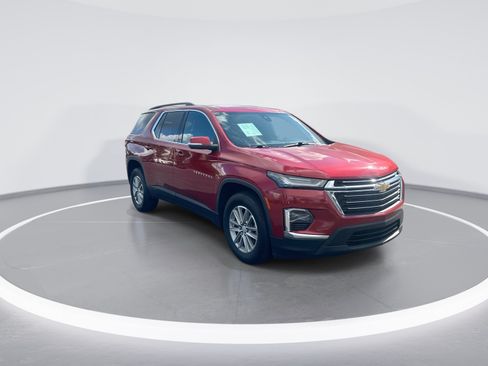 Used 2022 Chevrolet Traverse LT FWD image 2