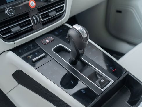 Certified 2025 Porsche Macan S image 27