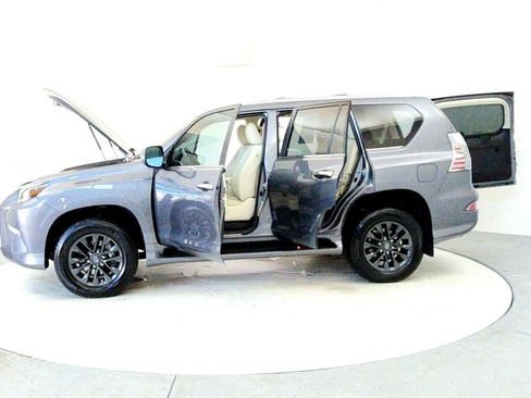 Used 2023 Lexus GX 460 Premium w/ Premium Package image 10