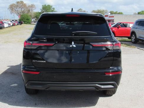 New 2026 Mitsubishi Outlander ES FWD image 4