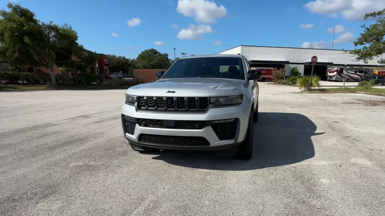 New 2026 Jeep Grand Cherokee Limited AWD/4WD image 3