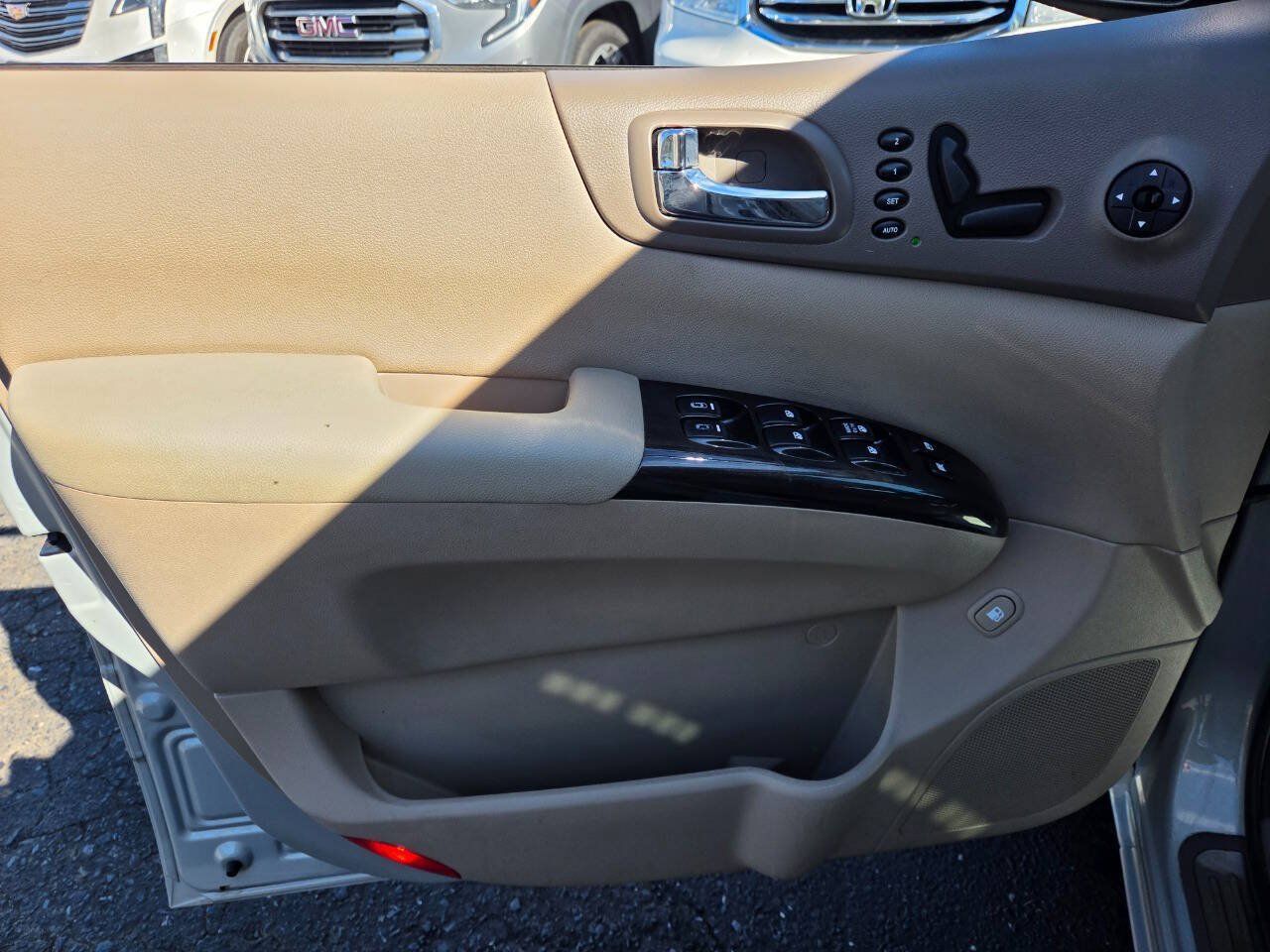 Used 2012 Kia Sedona EX w/ Luxury Pkg FWD image 11