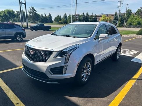 Used 2020 Cadillac XT5 Premium Luxury w/ LPO, Floor Liner Package FWD image 3