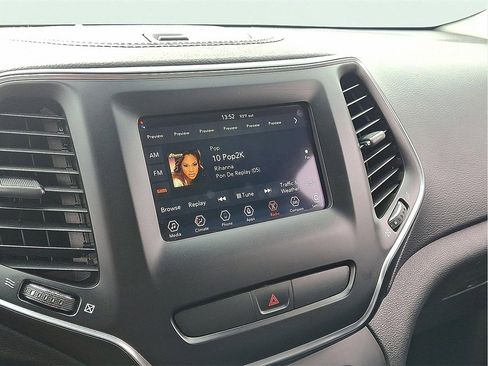 Used 2019 Jeep Cherokee Latitude Plus image 18