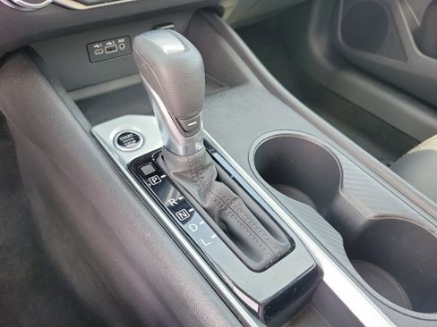 Used 2025 Nissan Altima 2.5 SV image 12