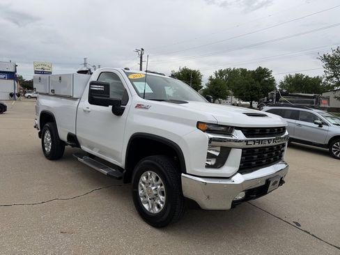 Used 2021 Chevrolet Silverado 2500 LT w/ Convenience Package AWD/4WD image 3
