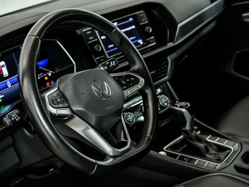 Used 2023 Volkswagen Jetta SE w/ Panoramic Sunroof Package image 16