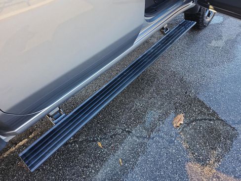 Certified 2025 GMC Sierra 2500 AT4 w/ AT4 Premium Plus Package image 9