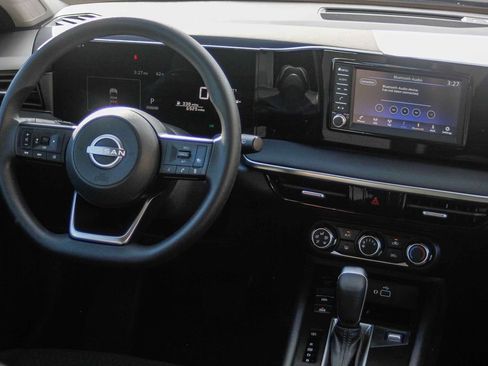 Certified 2025 Nissan Kicks S image 13