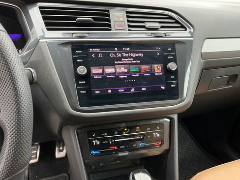 Used 2024 Volkswagen Tiguan SE R-Line image 16