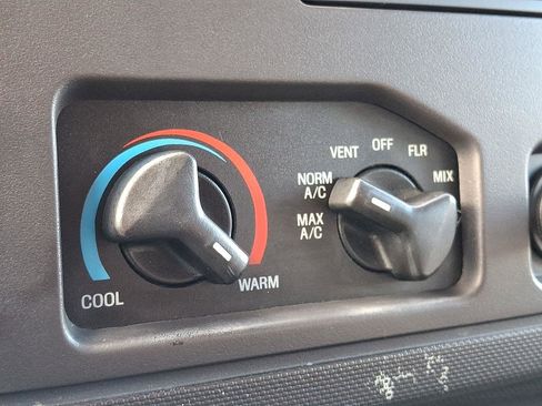 Used 2011 Ford E-350 and Econoline 350 XLT image 16