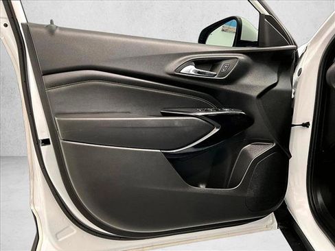 Used 2025 Chevrolet Trax LT w/ Driver Confidence Package FWD image 18