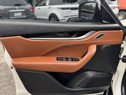Used 2019 Maserati Levante Base image 34