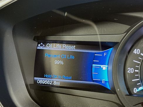 Used 2017 Ford Fusion SE w/ Fusion SE Technology Package FWD image 18