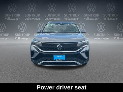 Used 2023 Volkswagen Taos SE w/ Panoramic Sunroof Package FWD image 10
