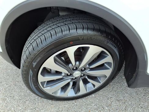 Used 2021 Buick Encore Preferred AWD/4WD image 22
