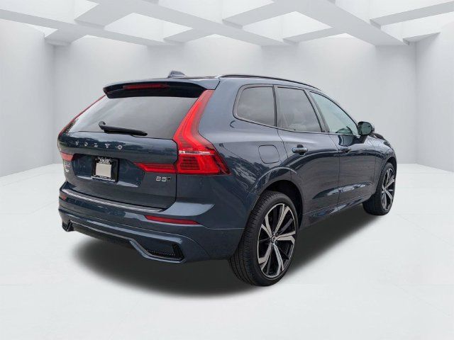 Certified 2025 Volvo XC60 B5 Ultra w/ Climate Package AWD/4WD image 2