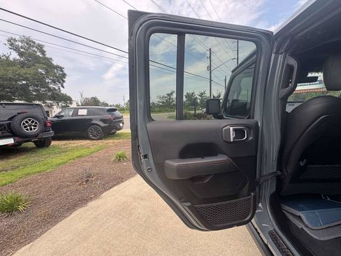 Used 2024 Jeep Wrangler Unlimited Rubicon AWD/4WD image 26