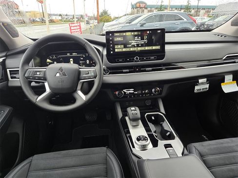 New 2025 Mitsubishi Outlander SE image 7