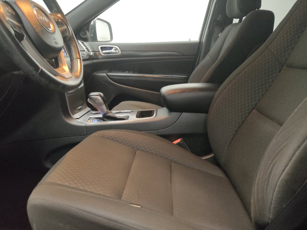 Used 2020 Jeep Grand Cherokee Laredo AWD/4WD image 17