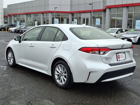 Certified 2022 Toyota Corolla LE image 5