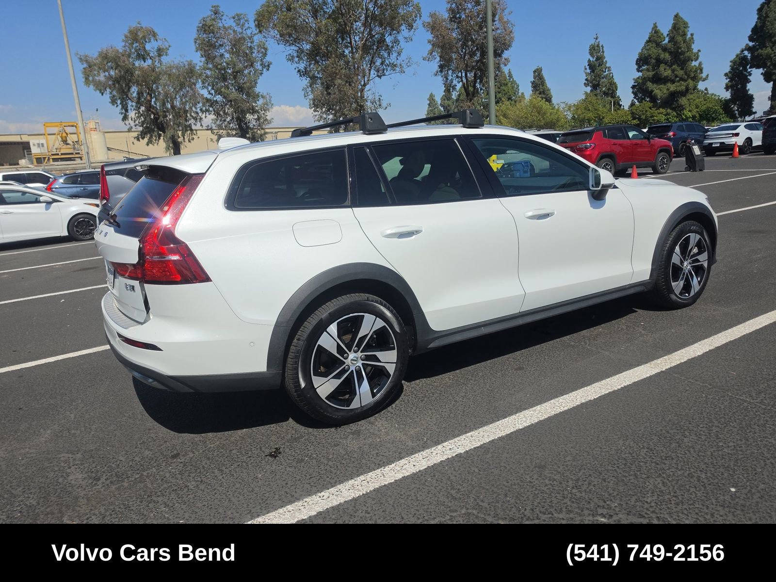 Used 2025 Volvo V60 B5 Cross Country Plus AWD/4WD image 7