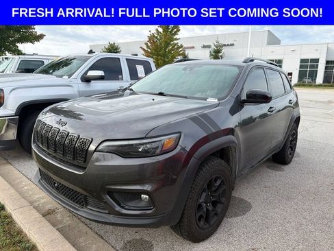 Used 2022 Jeep Cherokee Latitude AWD/4WD image 1